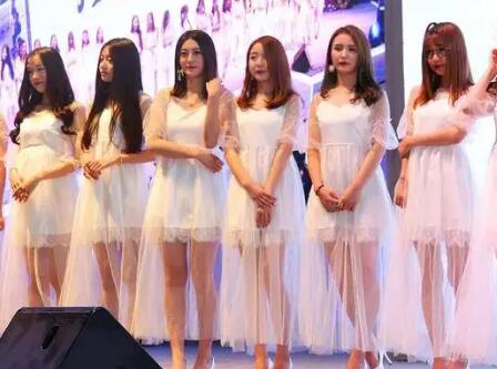 showgirlʲôI(y)showgirlʲô